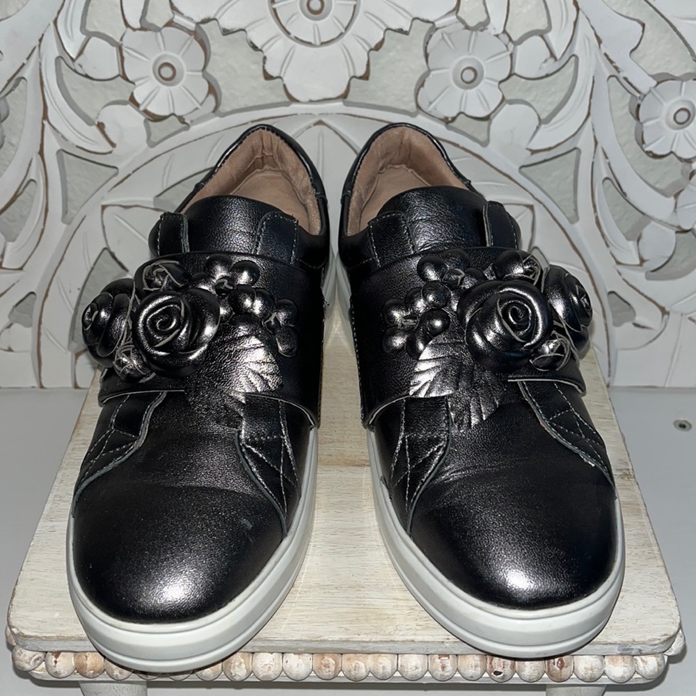 Taryn Rose casual chic slip on sneakers